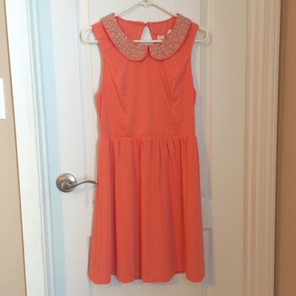 Coral Ina Size L dress with Peter Pan collar